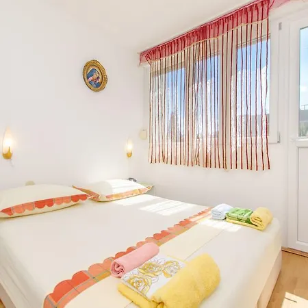 Apartment Roza Omis