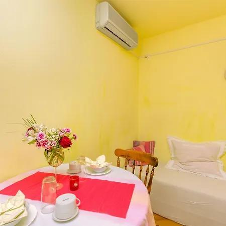 Apartment Roza Omis